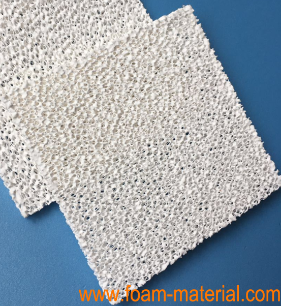 Alumina ceramic foam